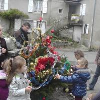 Décoration de la place par les enfants - Noël 2014